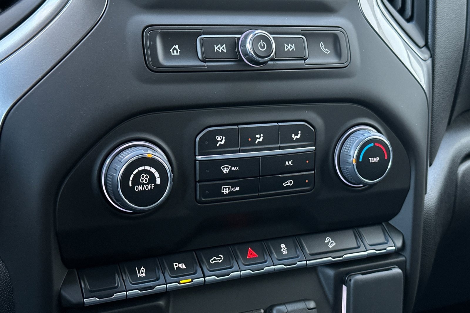 Used 2025 Chevrolet Silverado 2500 Custom w/ Custom Value Package image 18