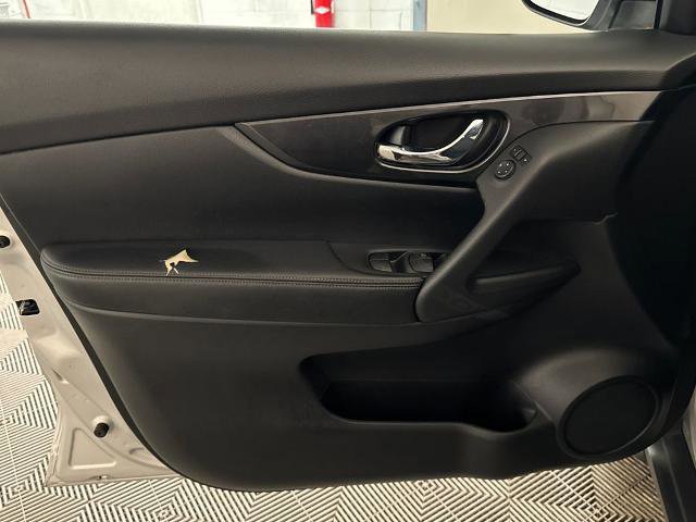 Used 2017 Nissan Rogue S w/ S Appearance Package image 15