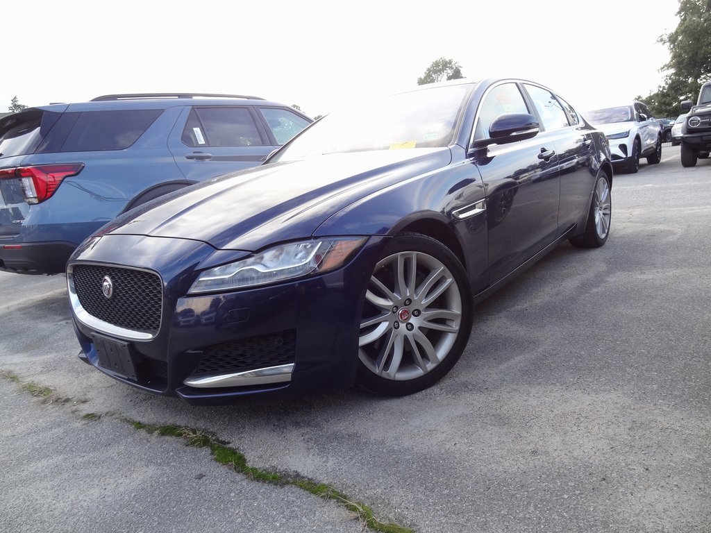Used 2017 Jaguar XF Prestige image 3