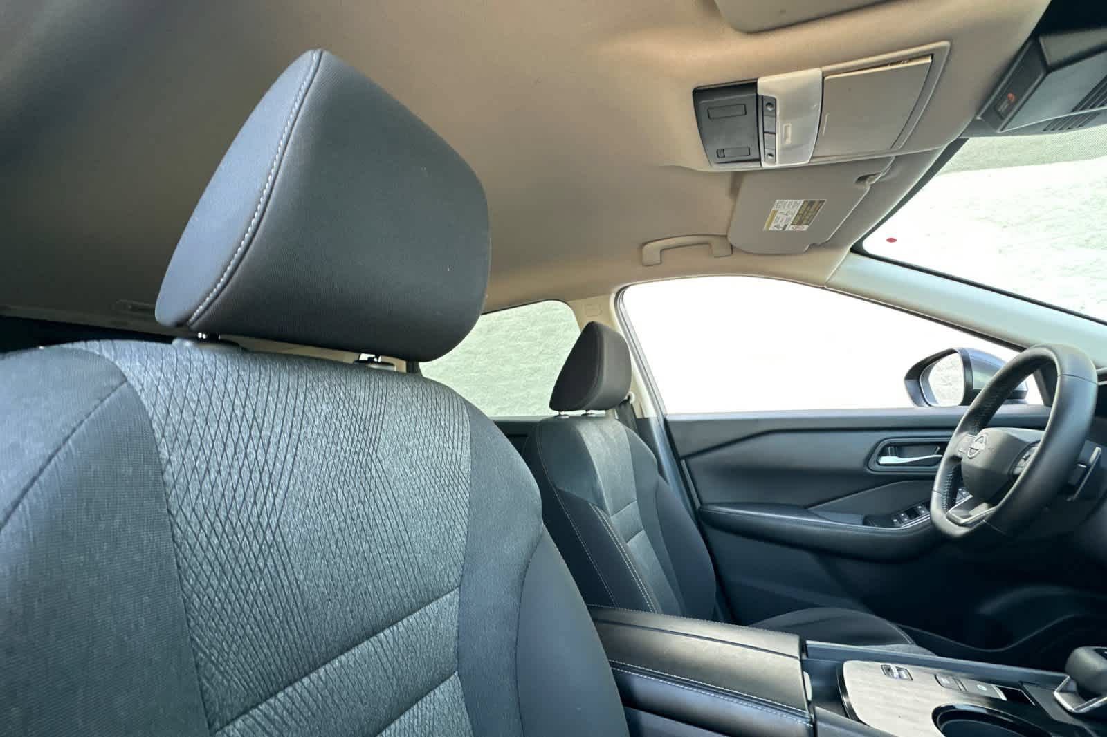 Used 2025 Nissan Rogue SV FWD image 18
