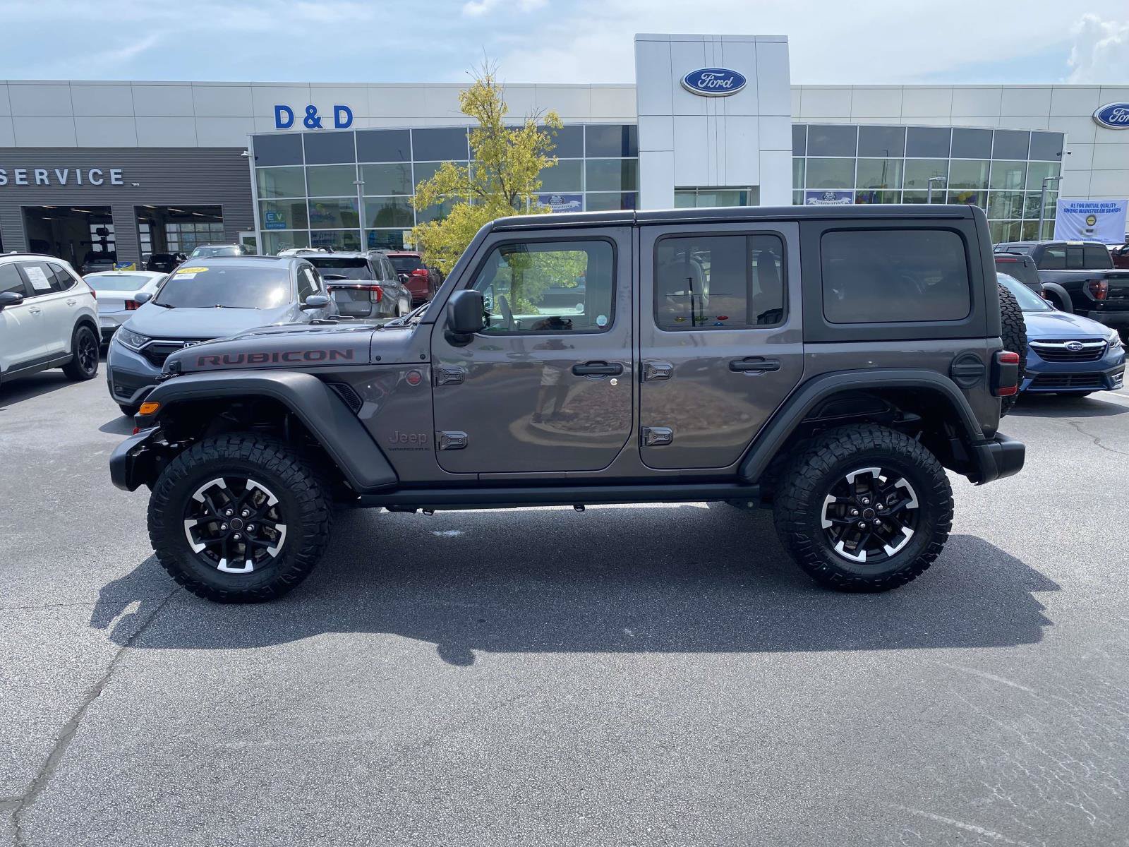 Used 2025 Jeep Wrangler Unlimited Rubicon AWD/4WD image 4