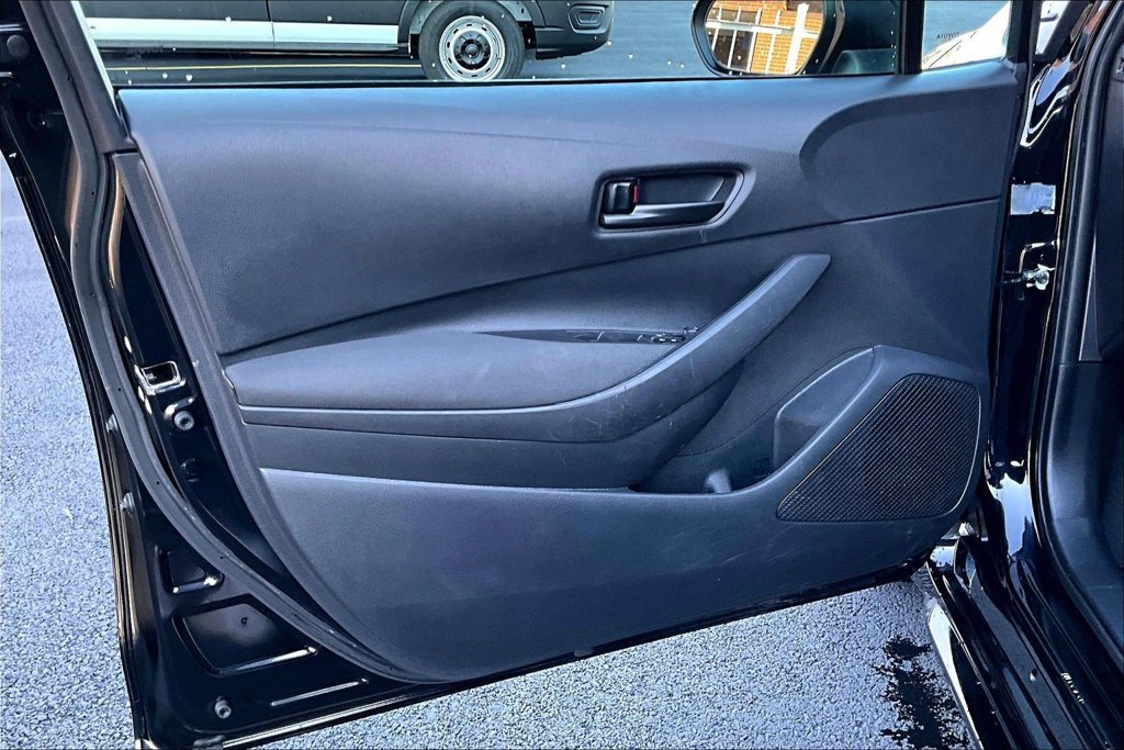 Used 2025 Toyota Corolla LE FWD image 21