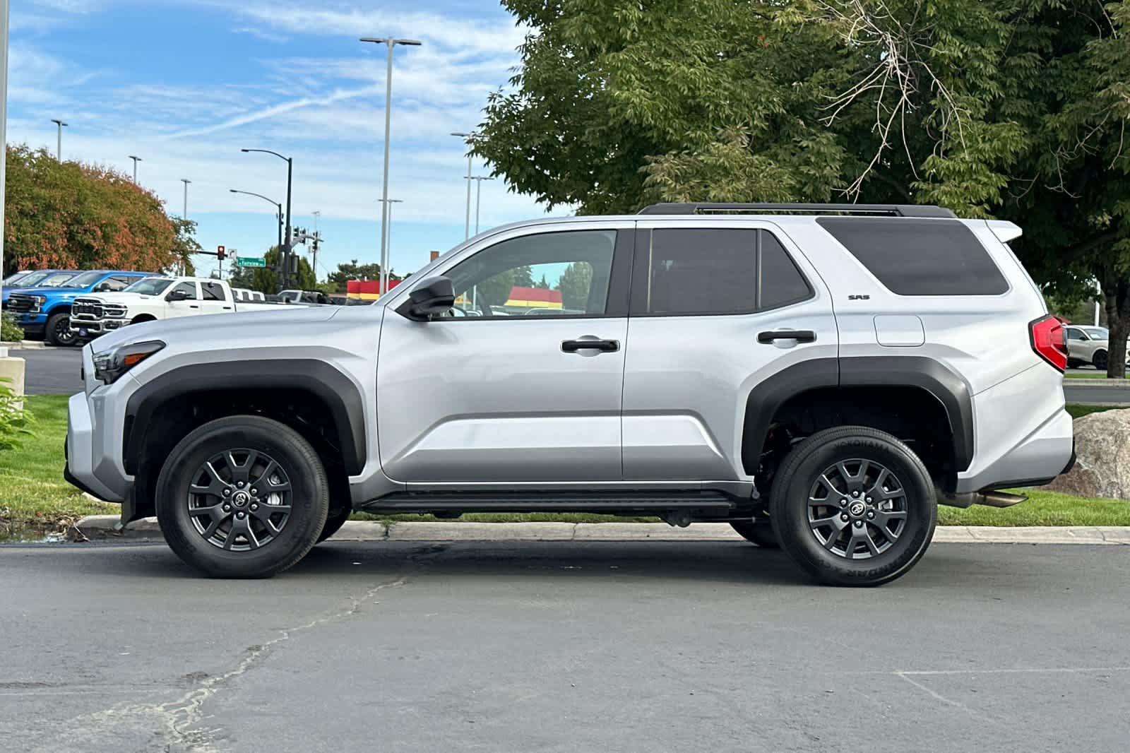 Used 2025 Toyota 4Runner SR5 AWD/4WD image 5