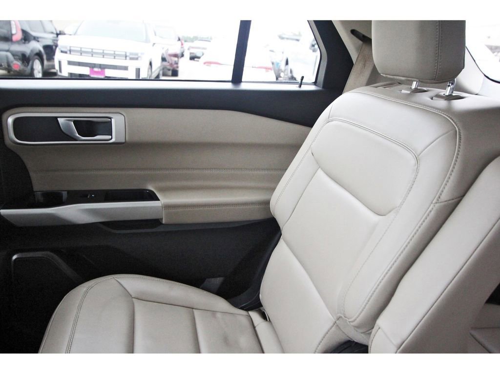 Certified 2022 Ford Explorer XLT w/ Equipment Group 202A image 14