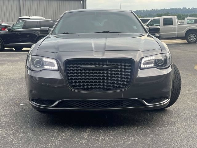 Used 2019 Chrysler 300 Touring w/ Sport Appearance Package RWD image 9