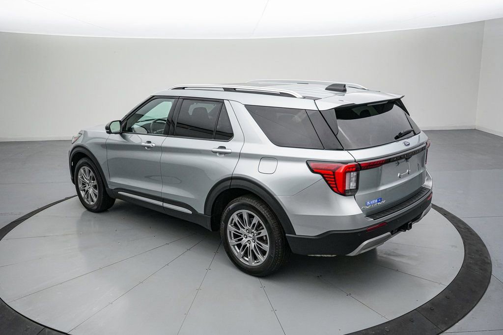 Certified 2025 Ford Explorer Platinum image 3