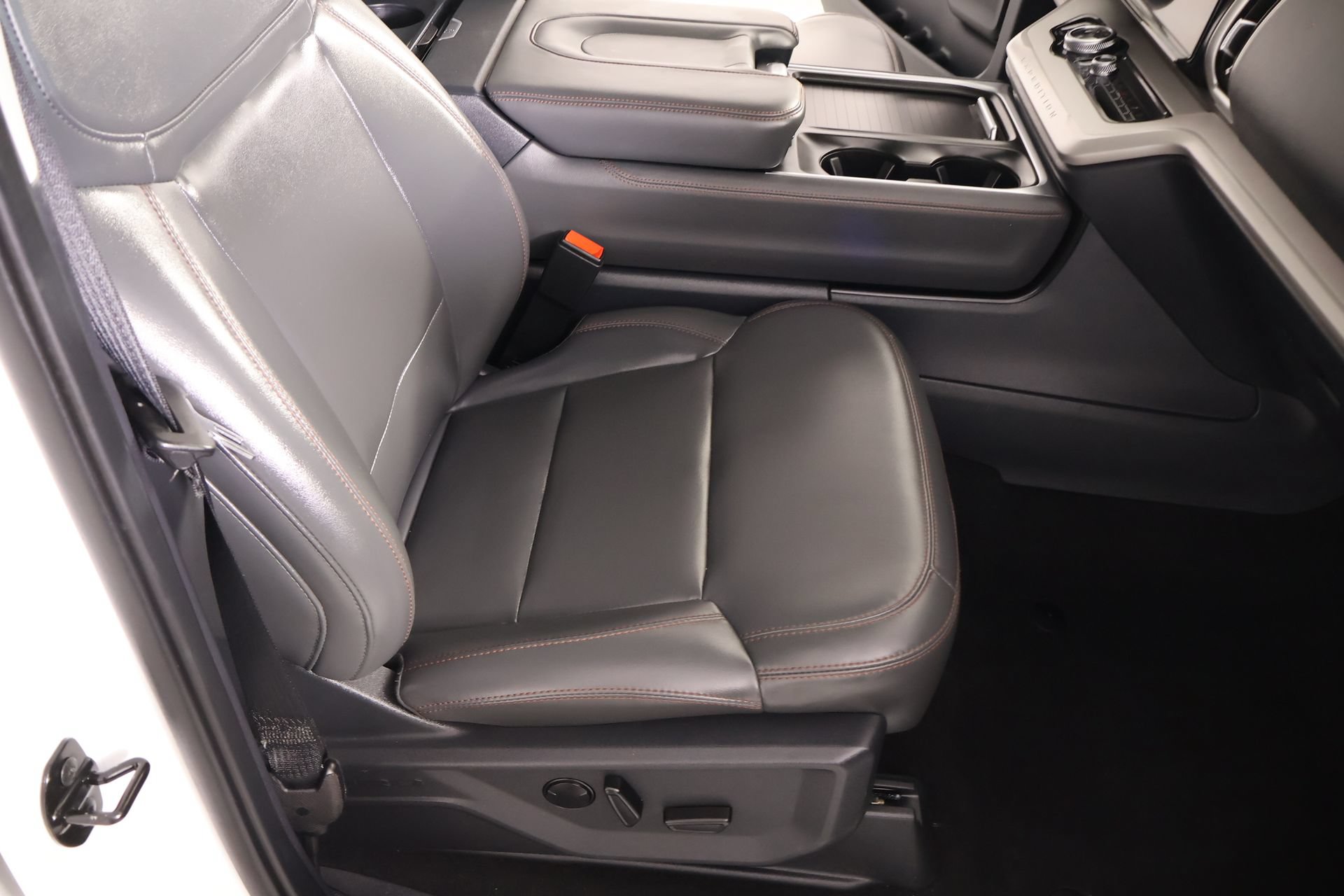 Certified 2025 Ford Expedition Active AWD/4WD image 15