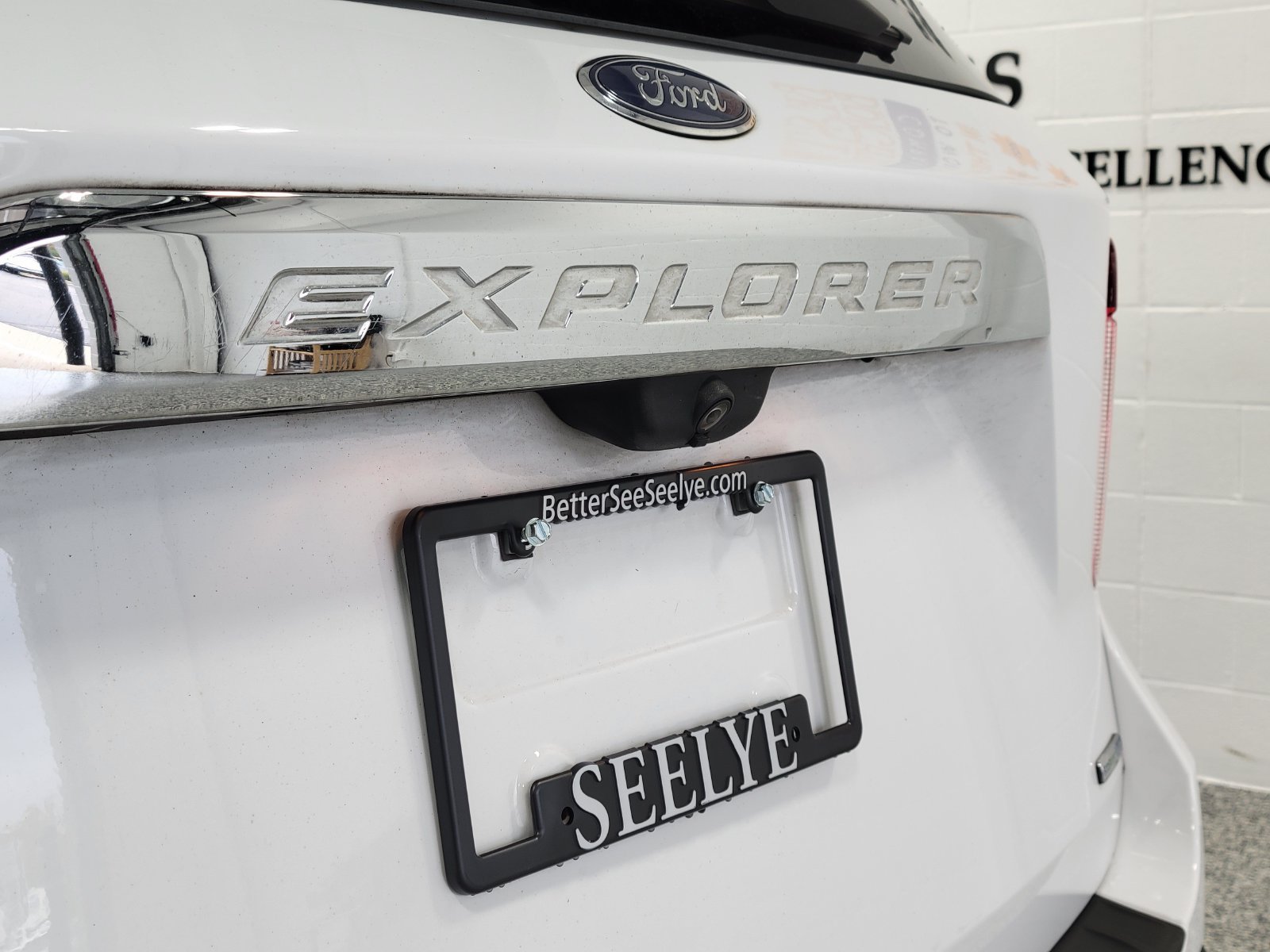 Certified 2020 Ford Explorer XLT w/ Comfort Package AWD/4WD image 32