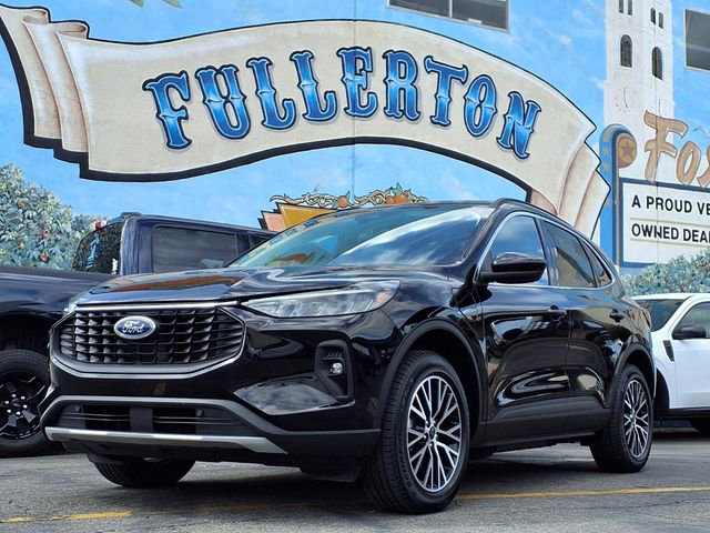 Certified 2025 Ford Escape SE w/ Class II Trailer Tow Package FWD image 1
