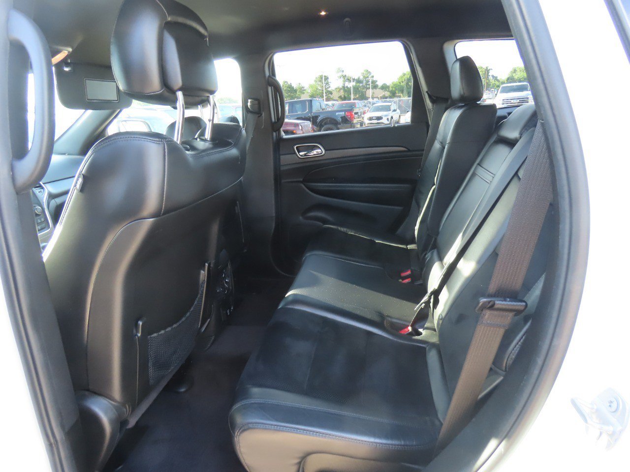 Used 2018 Jeep Grand Cherokee Altitude AWD/4WD image 21