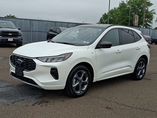 Certified 2023 Ford Escape ST-Line w/ Tech Pack #1 AWD/4WD image 3
