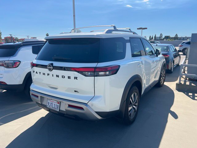 Used 2023 Nissan Pathfinder SL w/ Lighting Package (N92) FWD image 3