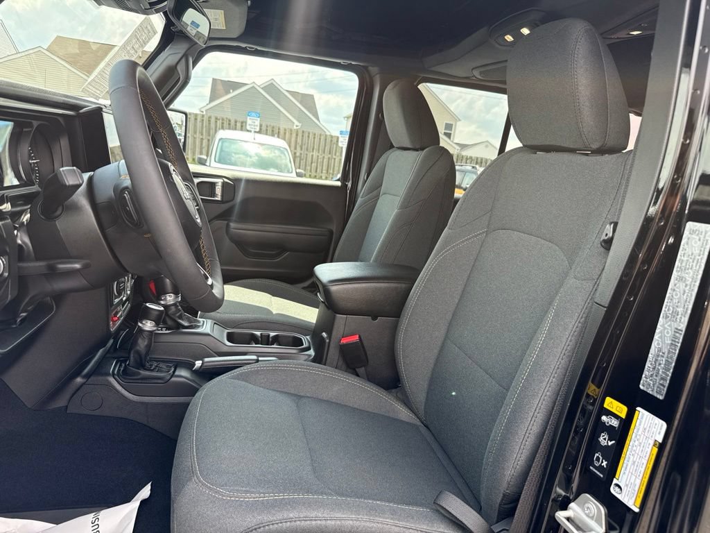 Used 2024 Jeep Wrangler Unlimited AWD/4WD image 3