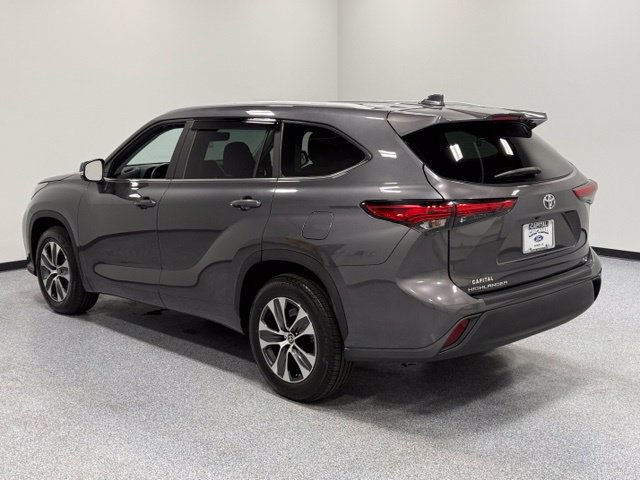Used 2023 Toyota Highlander XLE FWD image 9
