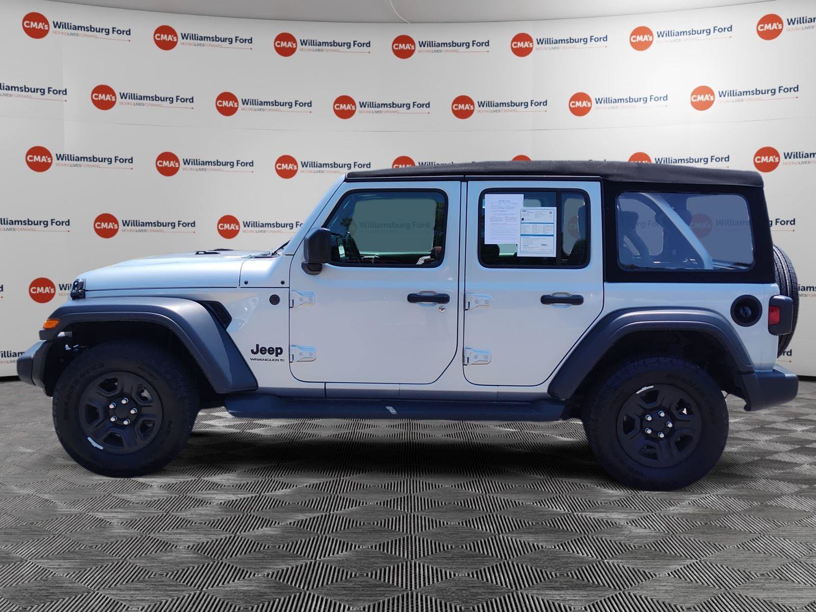 Used 2024 Jeep Wrangler Unlimited Sport AWD/4WD image 2