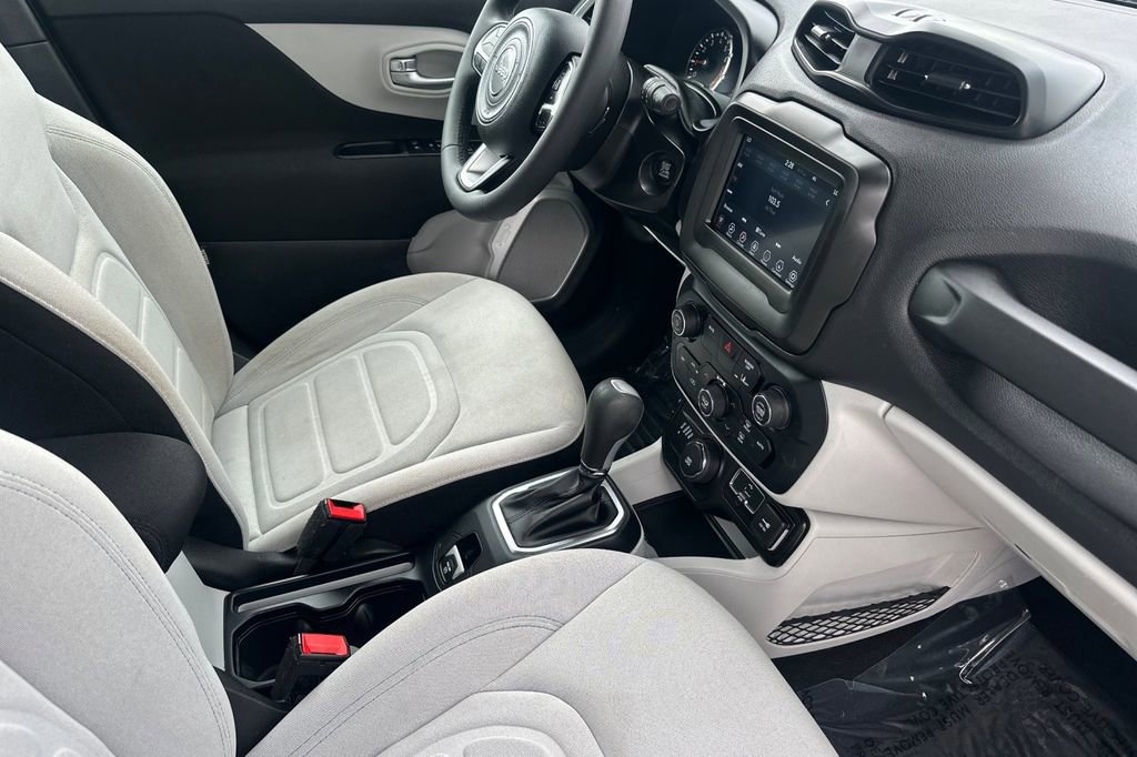 Used 2021 Jeep Renegade Latitude AWD/4WD image 18