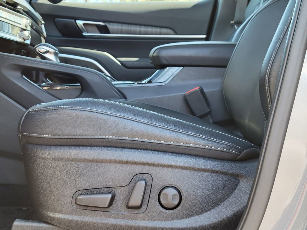 Used 2024 Kia Telluride EX w/ EX Captain's Chair Package image 26