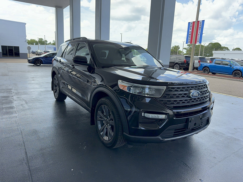 Certified 2023 Ford Explorer XLT w/ Equipment Group 202A AWD/4WD image 4