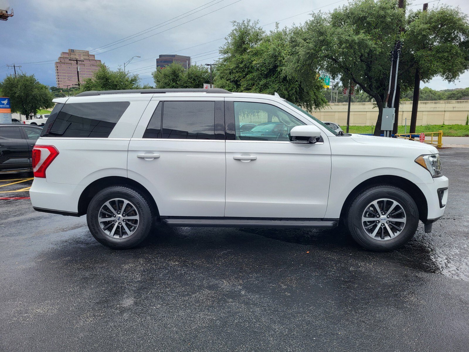 Certified 2021 Ford Expedition XLT RWD image 2
