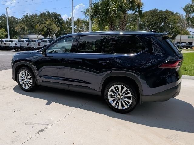 Used 2025 Toyota Grand Highlander AWD image 10