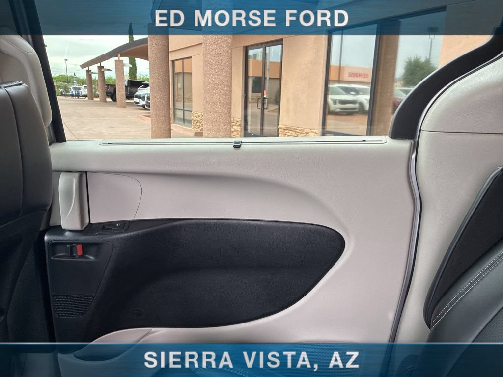 Used 2024 Chrysler Pacifica Touring-L FWD image 22