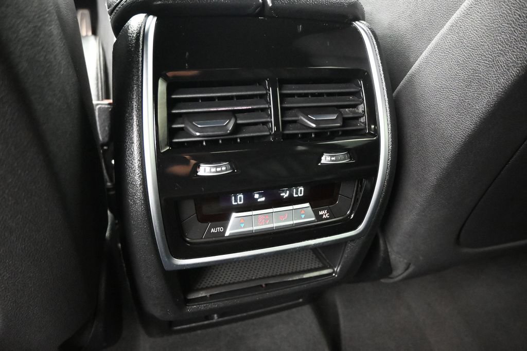 Used 2020 BMW X7 xDrive40i w/ M Sport Package AWD/4WD image 15