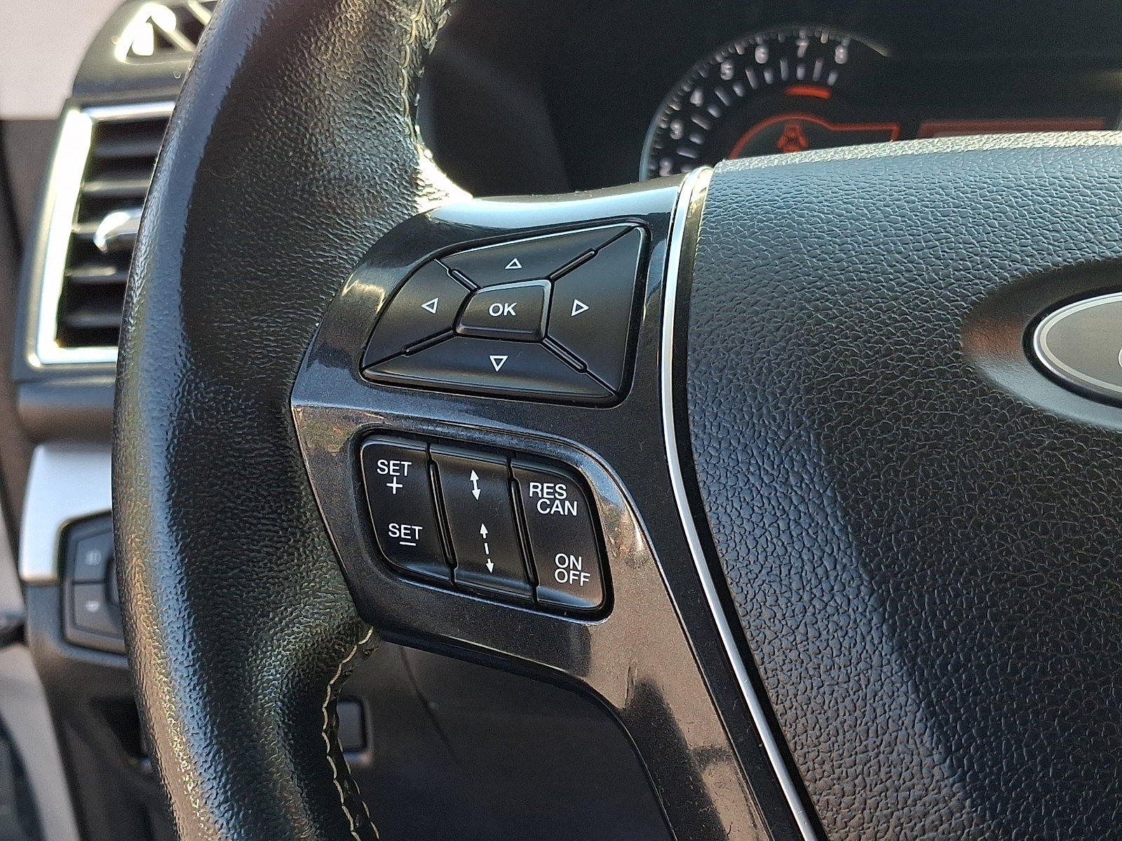 Certified 2018 Ford Explorer Platinum AWD/4WD image 24