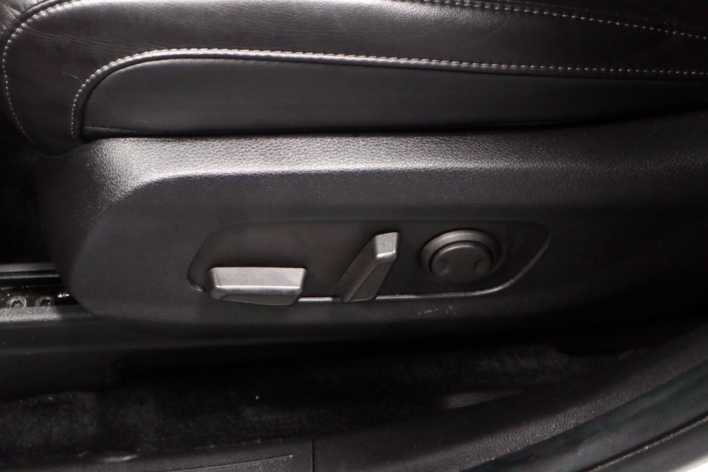 Used 2024 Kia Carnival EX FWD image 25