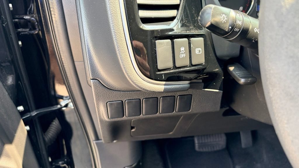 Used 2020 Mitsubishi Outlander ES FWD image 19