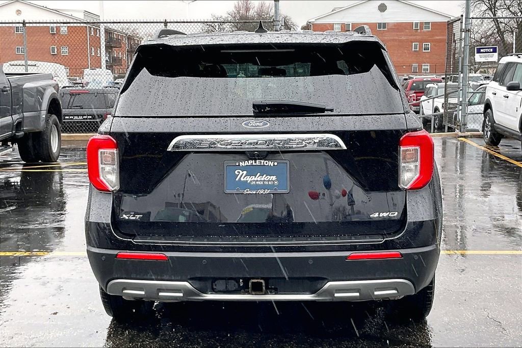 Certified 2022 Ford Explorer XLT w/ Equipment Group 202A image 3