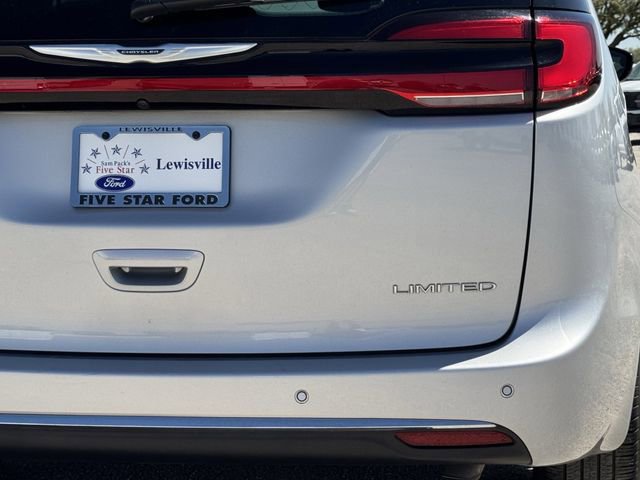 Used 2024 Chrysler Pacifica Limited image 8