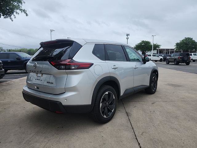 Used 2024 Nissan Rogue SV AWD/4WD image 3
