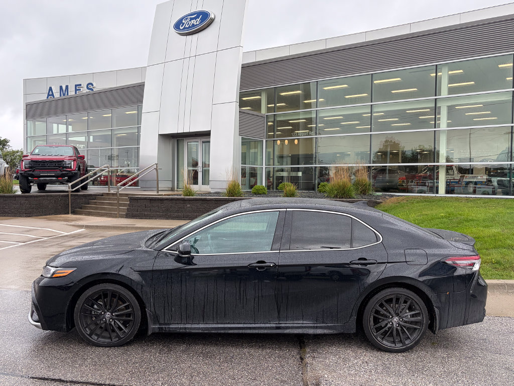 Used 2024 Toyota Camry XSE w/ Navigation Package FWD image 3
