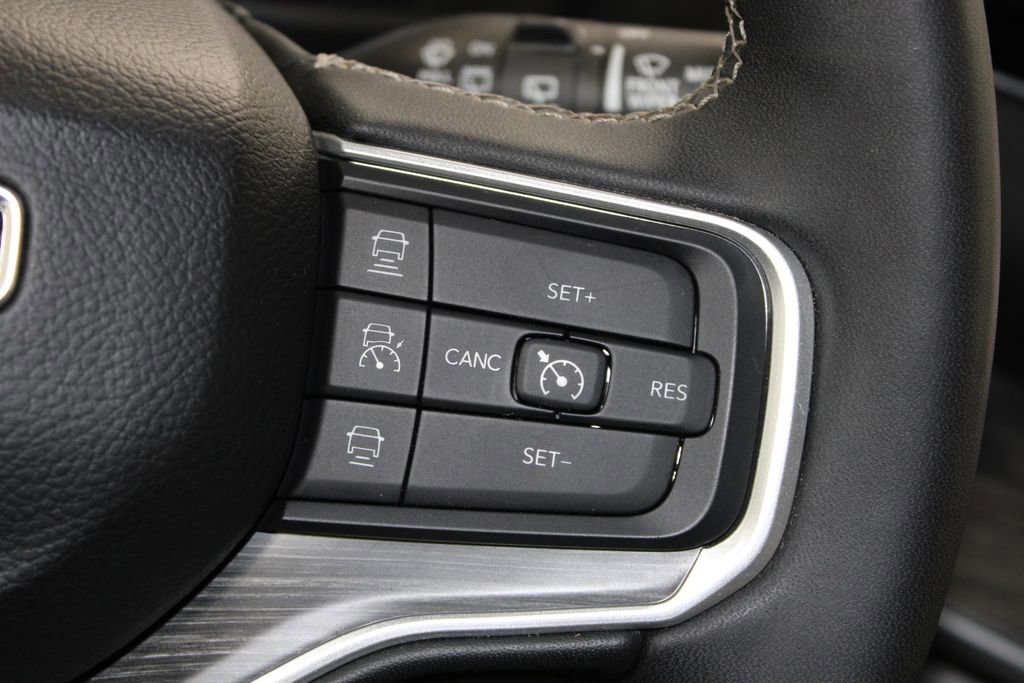 Used 2024 Jeep Wagoneer Series II image 40