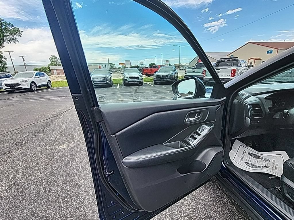 Used 2024 Nissan Rogue SV AWD/4WD image 25