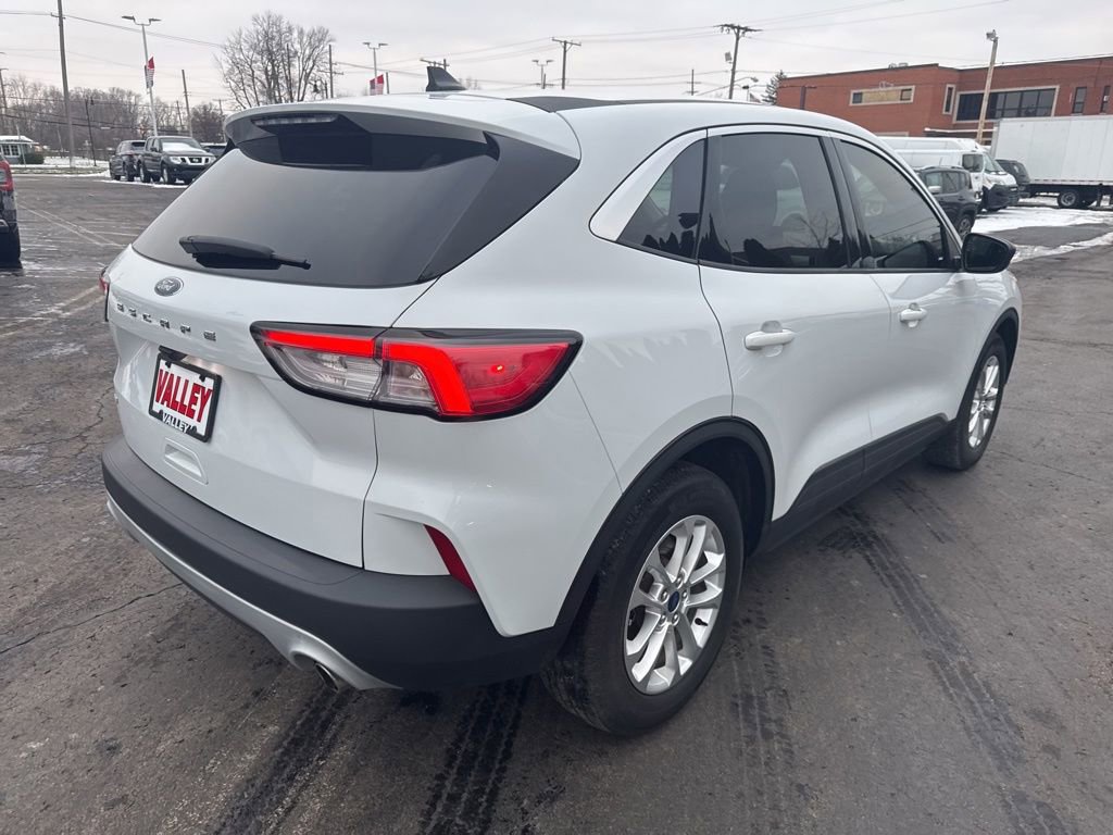 Certified 2022 Ford Escape SE image 9