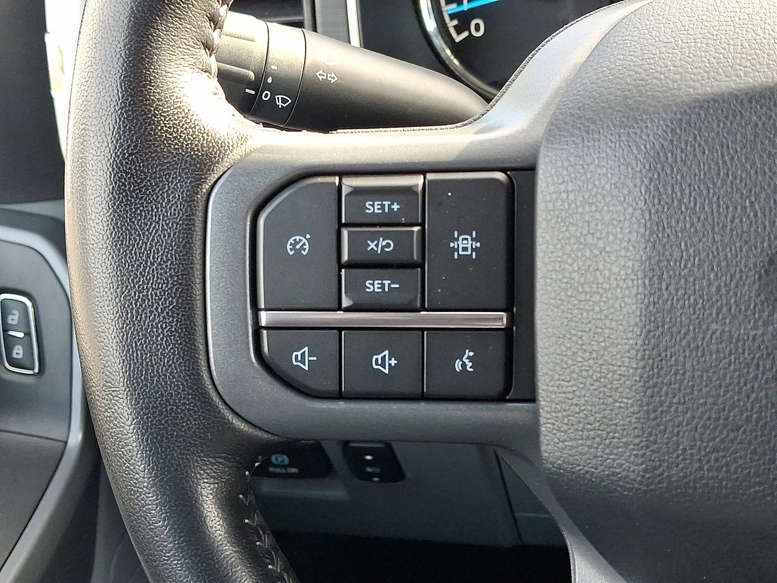 Certified 2022 Ford F150 XLT w/ Equipment Group 302A High image 23