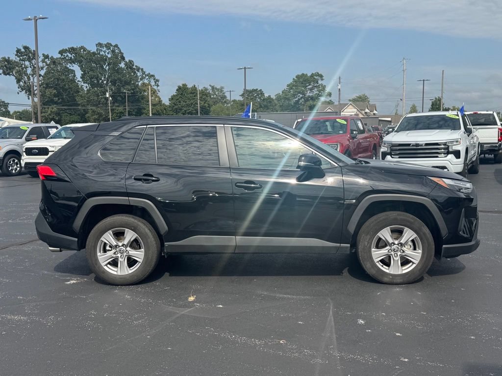 Used 2025 Toyota RAV4 XLE AWD/4WD image 21