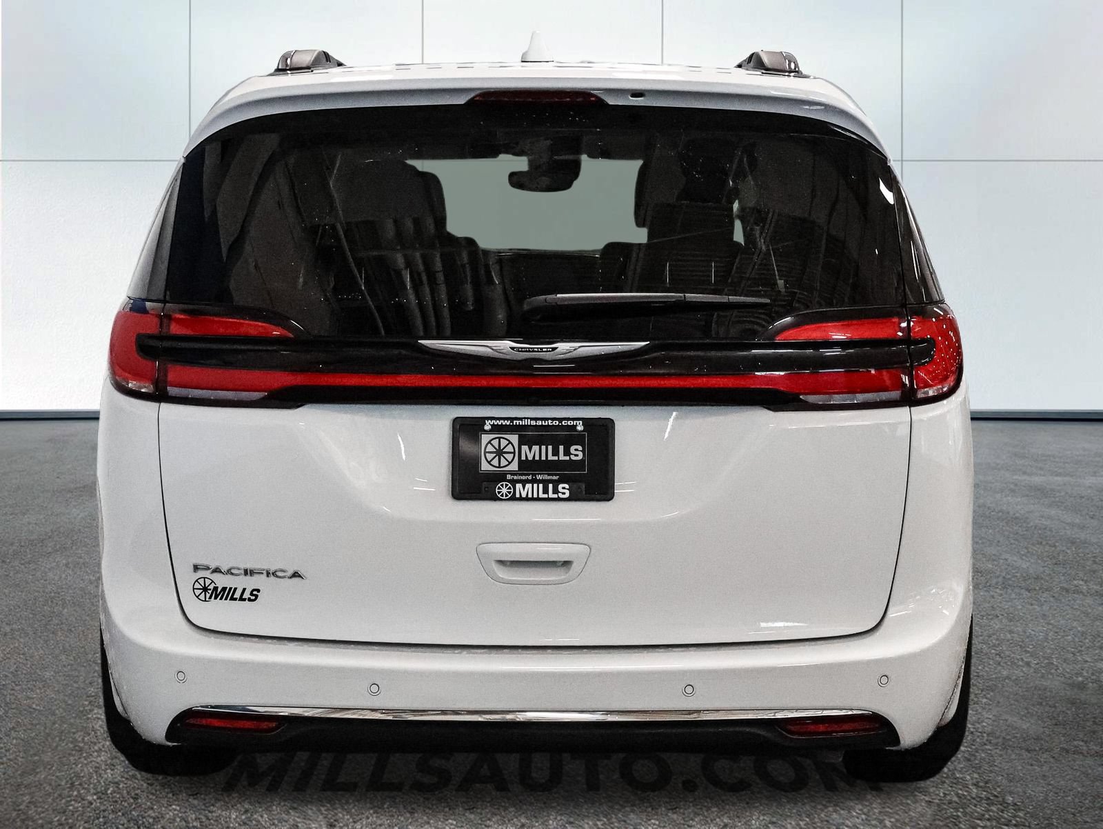 Used 2021 Chrysler Pacifica Touring-L FWD image 6