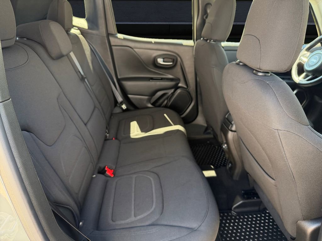 Used 2022 Jeep Renegade Latitude w/ Convenience Group AWD/4WD image 18