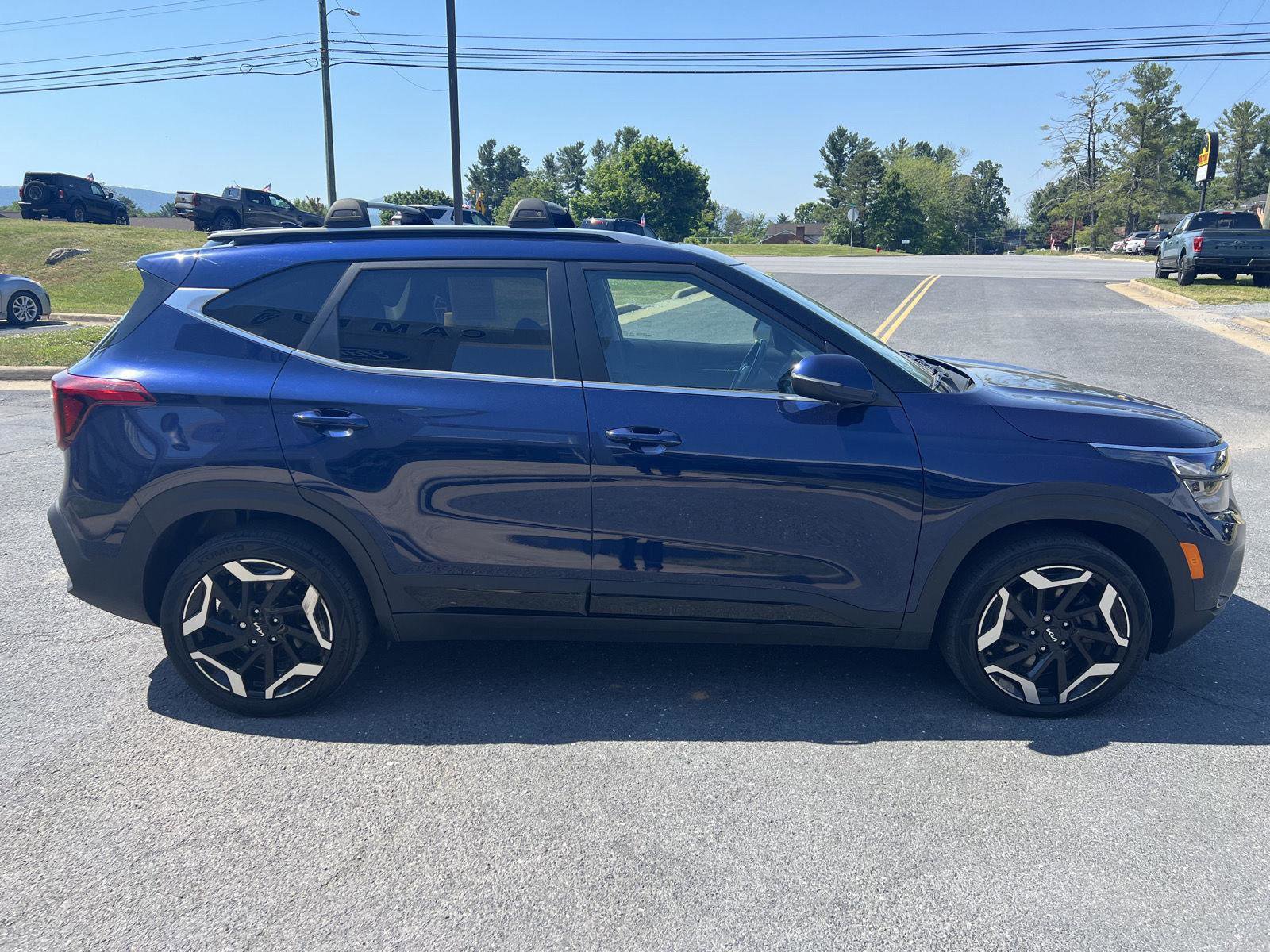 Used 2024 Kia Seltos SX w/ SX Sunroof Package AWD/4WD image 7
