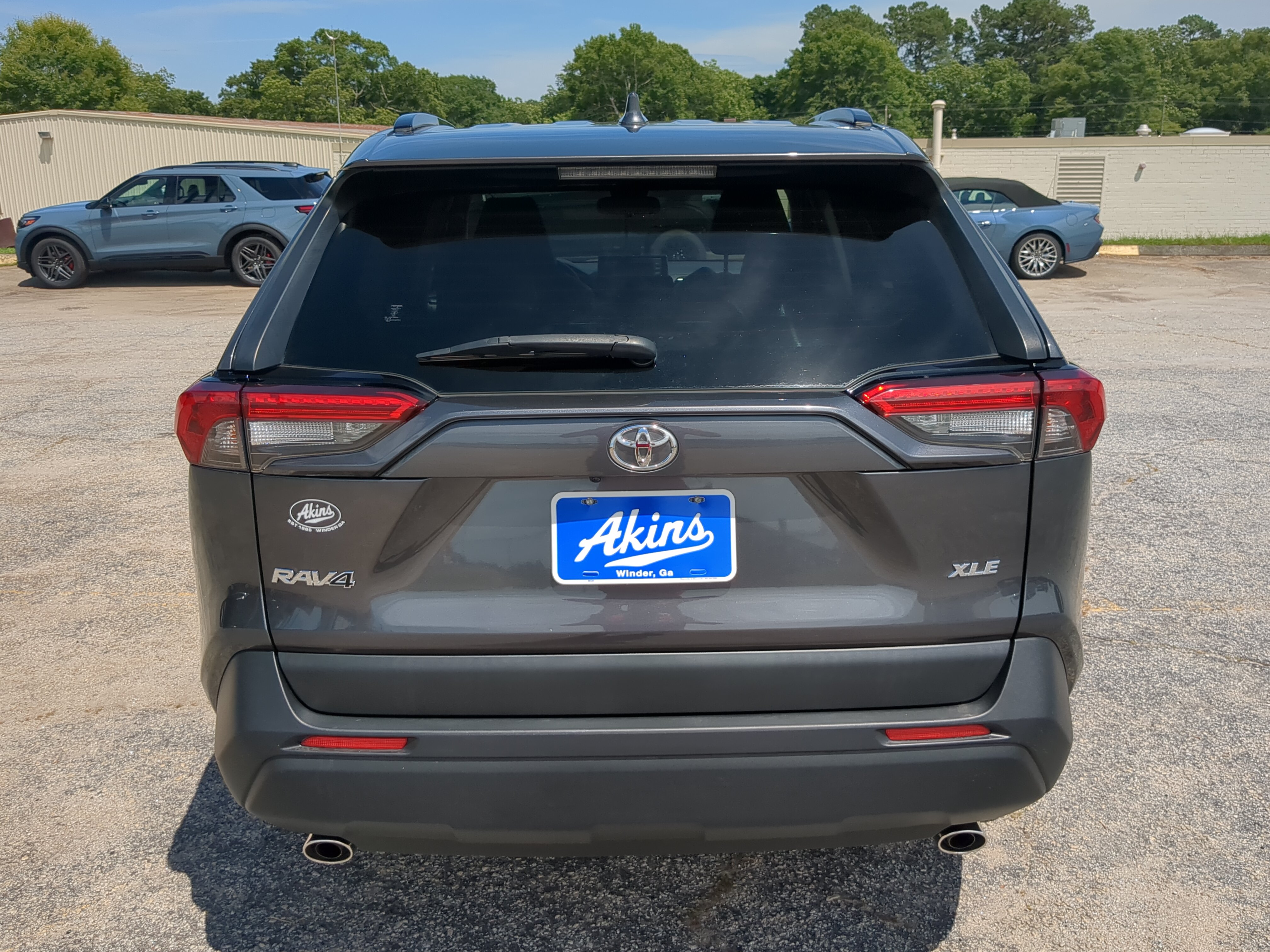Used 2020 Toyota RAV4 XLE Premium FWD image 4