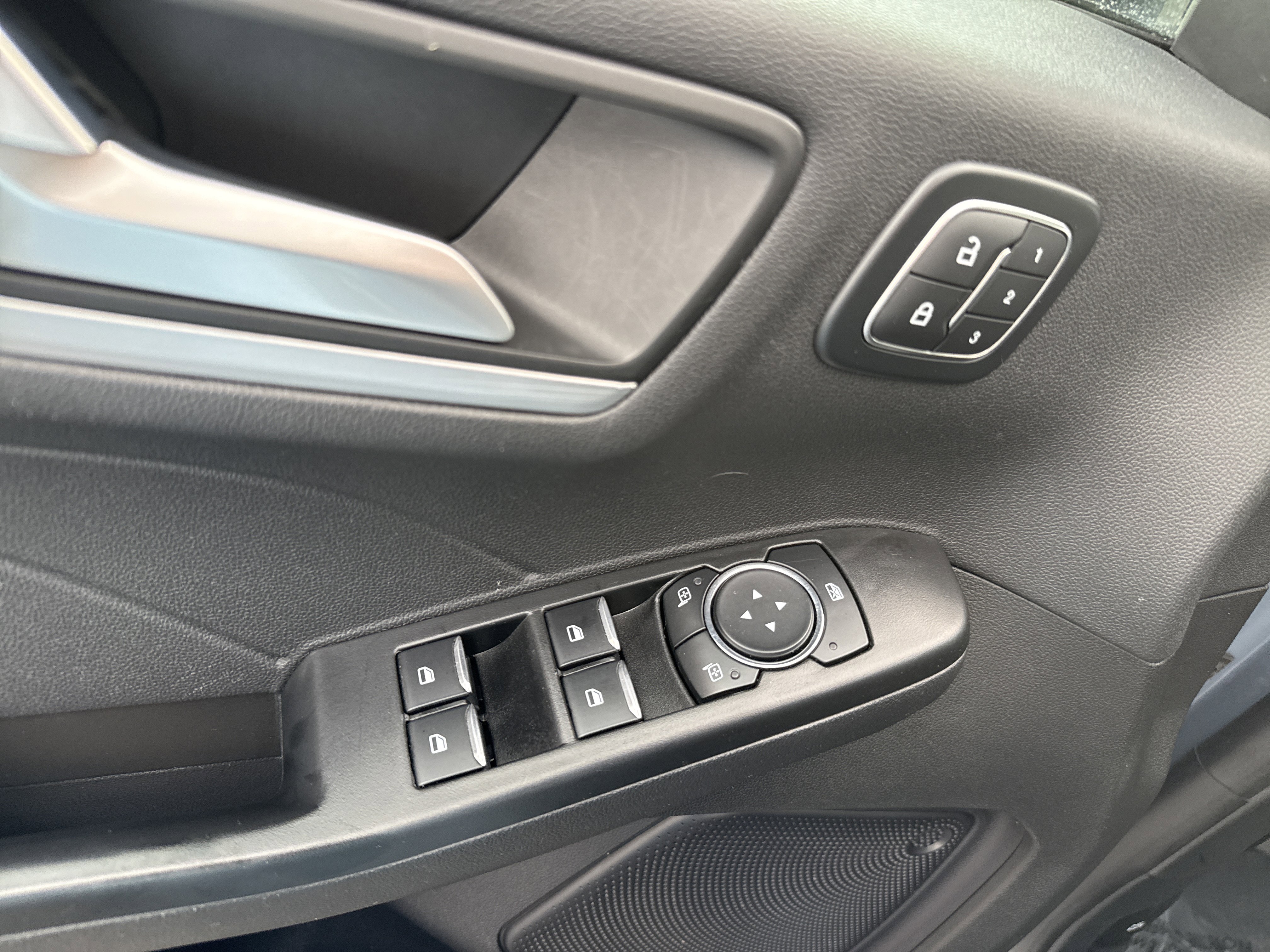 Certified 2024 Ford Escape Platinum w/ Class II Trailer Tow Package image 15