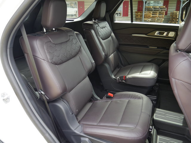 Certified 2025 Ford Explorer Platinum w/ Ultimate Package image 38