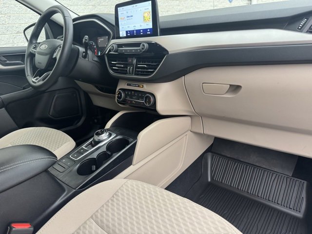 Certified 2022 Ford Escape SE w/ Cold Weather Package image 18