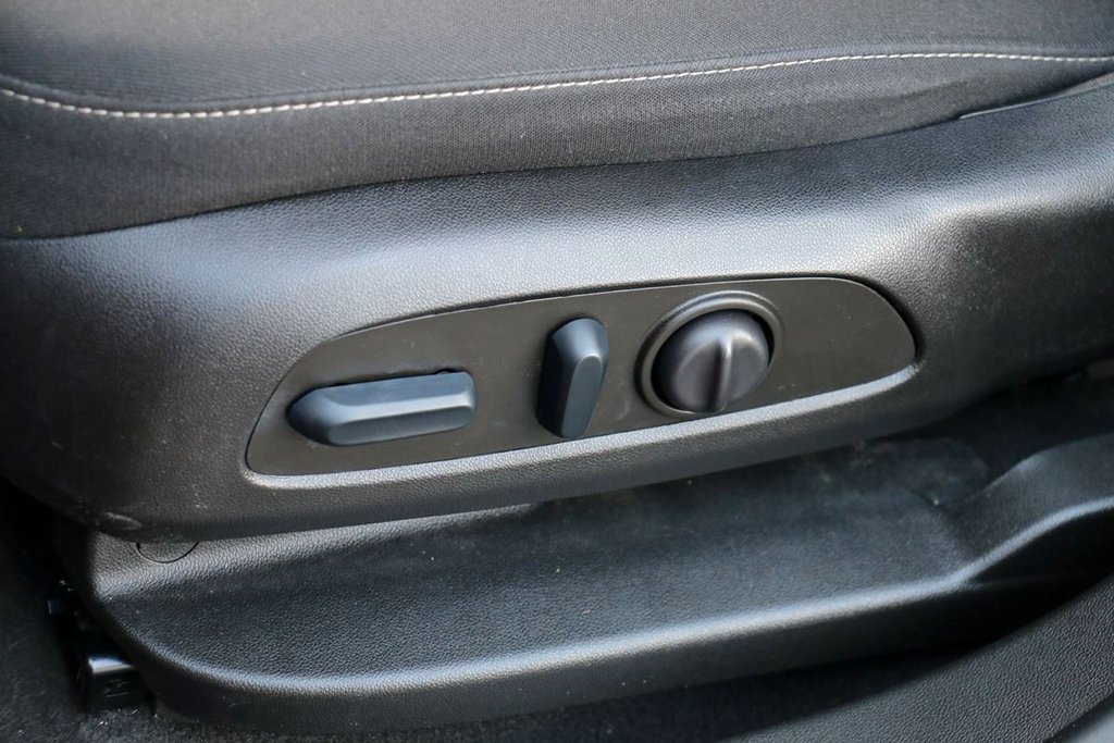 Used 2022 GMC Acadia SLE w/ Driver Convenience Package image 19