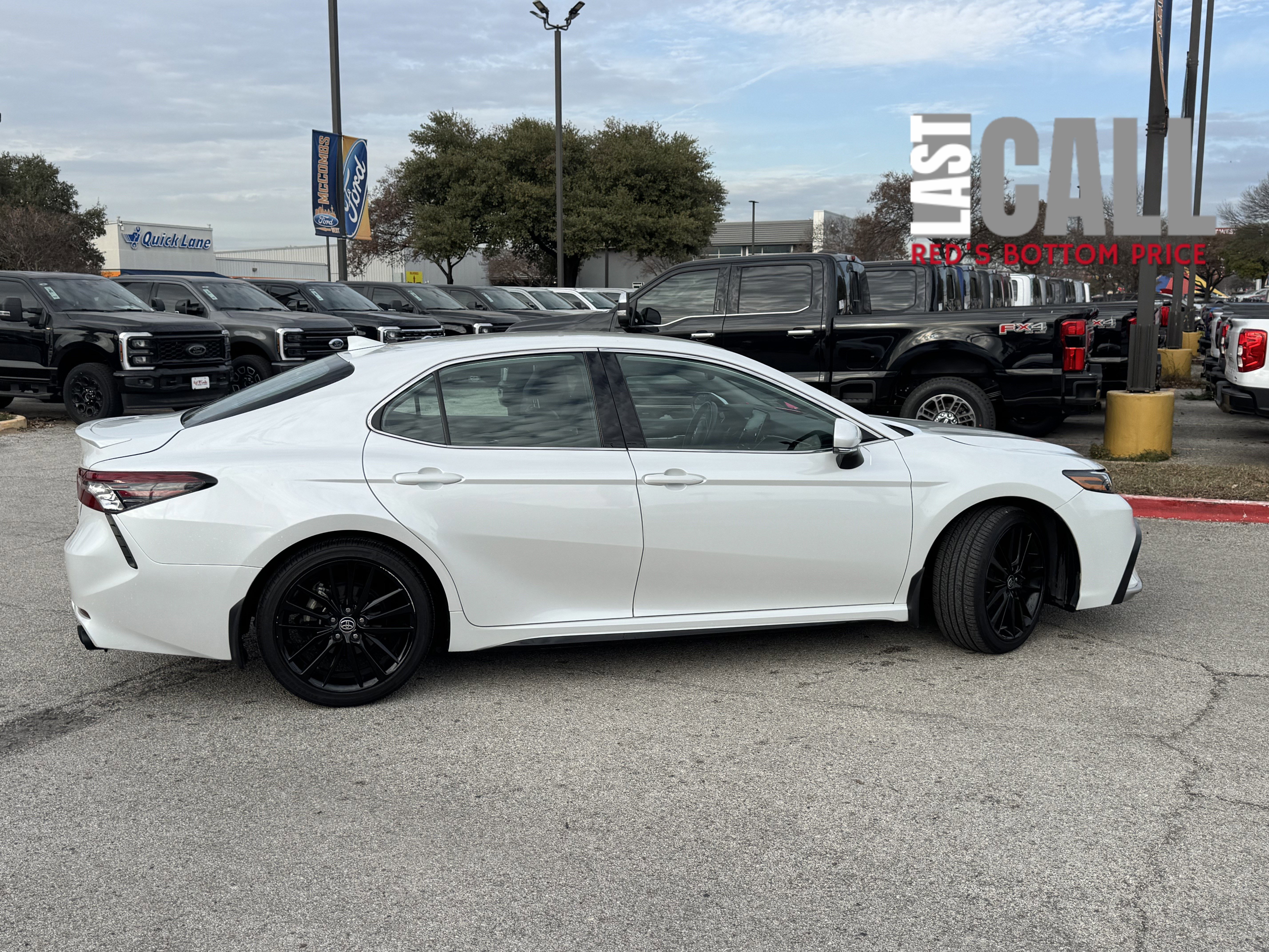 Used 2024 Toyota Camry XSE image 3