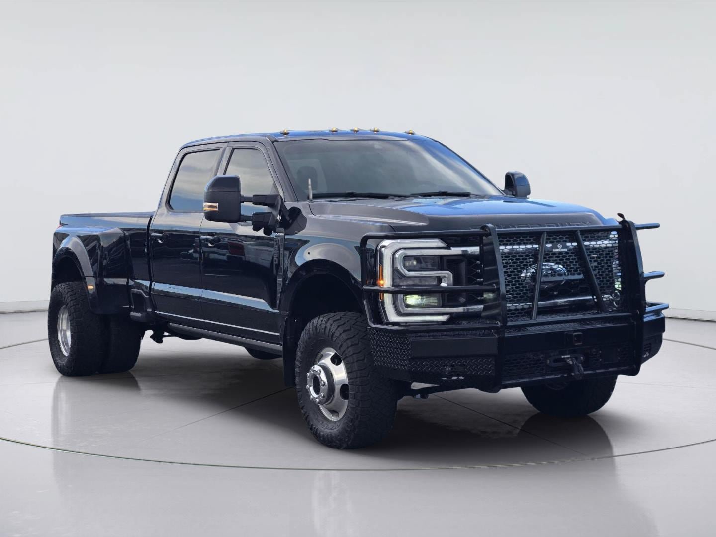 Certified 2025 Ford F350 Platinum AWD/4WD image 3