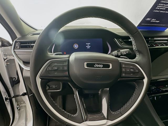 Used 2023 Jeep Grand Cherokee Laredo image 17