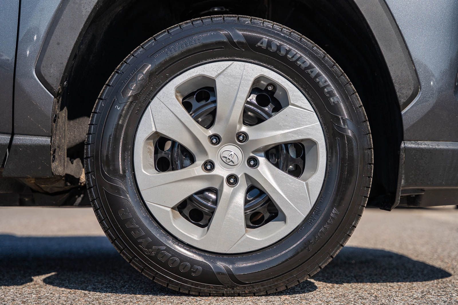 Used 2023 Toyota RAV4 LE FWD image 9